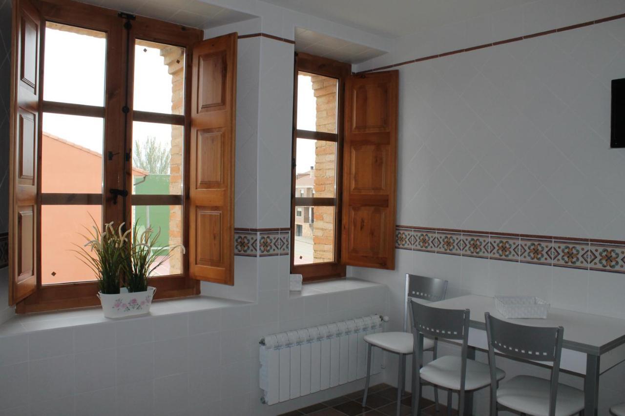 Apartamentos Ribera Del Duero Las Escuelas Vadocondes Kültér fotó