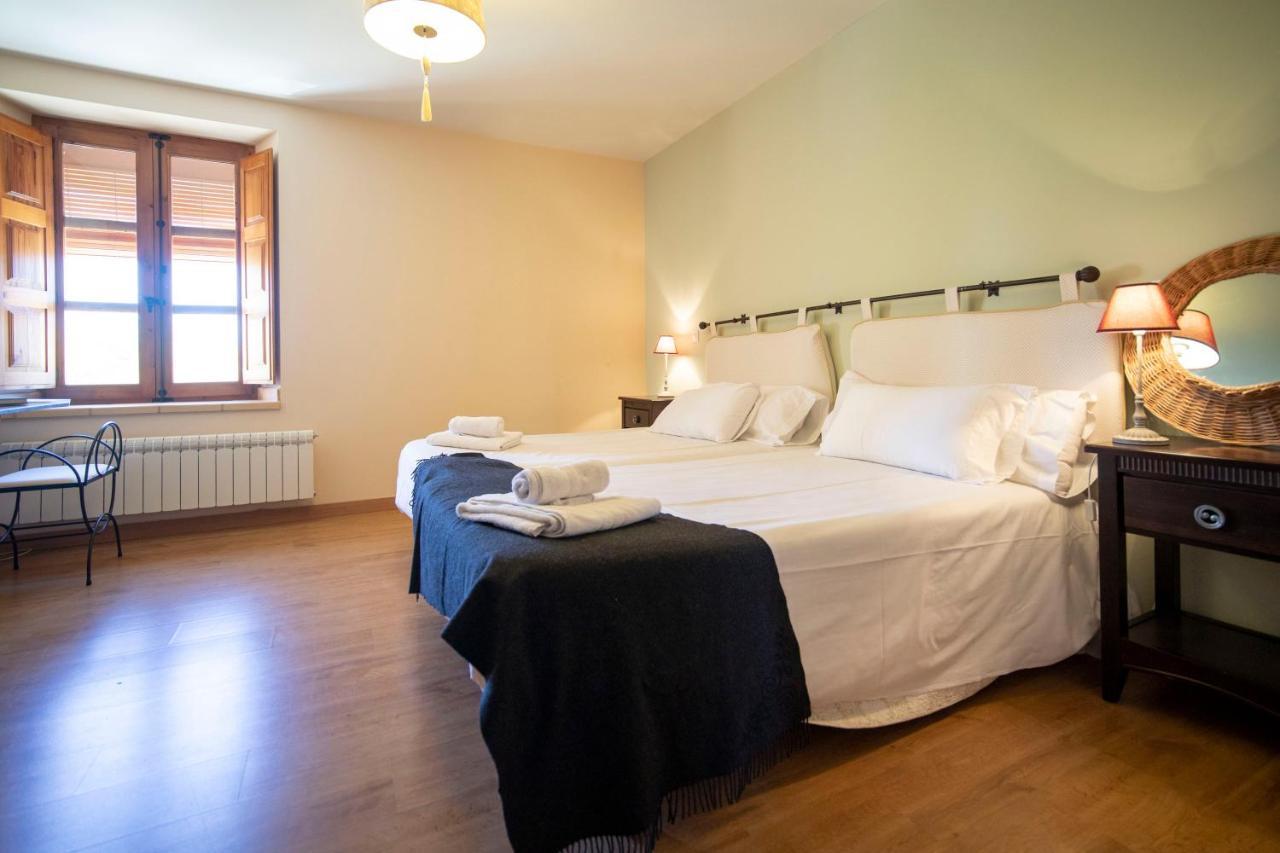 Apartamentos Ribera Del Duero Las Escuelas Vadocondes Kültér fotó